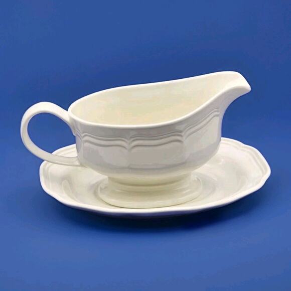 Mikasa French Countryside White Gravy Boat and Underplate F 9000 SHIPS FAST - Picture 2 of 16